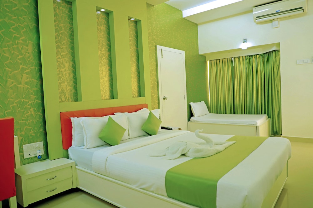 Deluxe Double Room, 1 King Bed photo 2