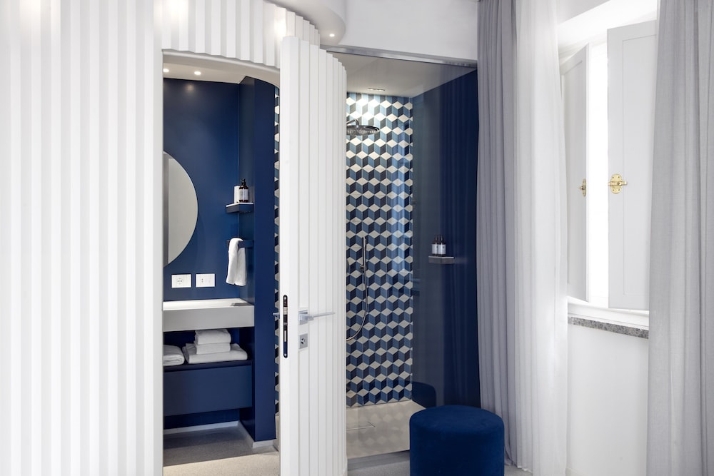 Superior Suite, Sea View - Photo 4