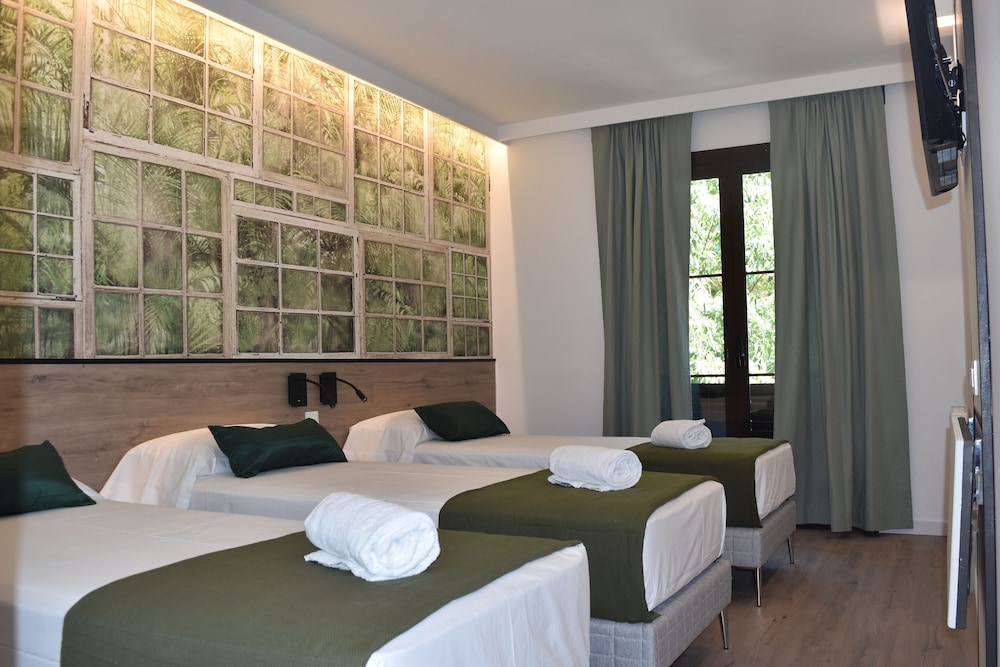 Habitación Triple Estándar, Vista a la Ciudad