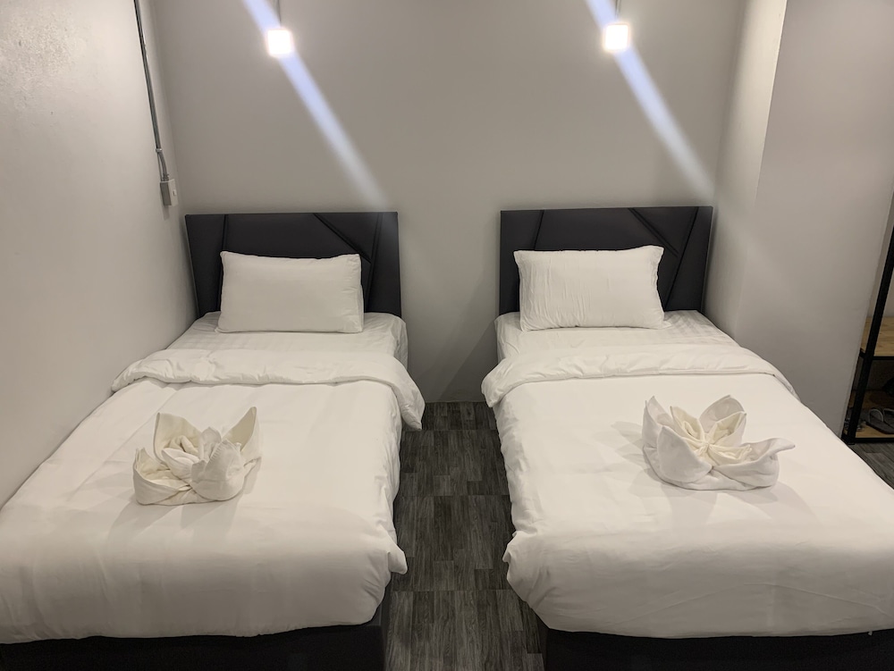 Standard Twin Room - Photo 2