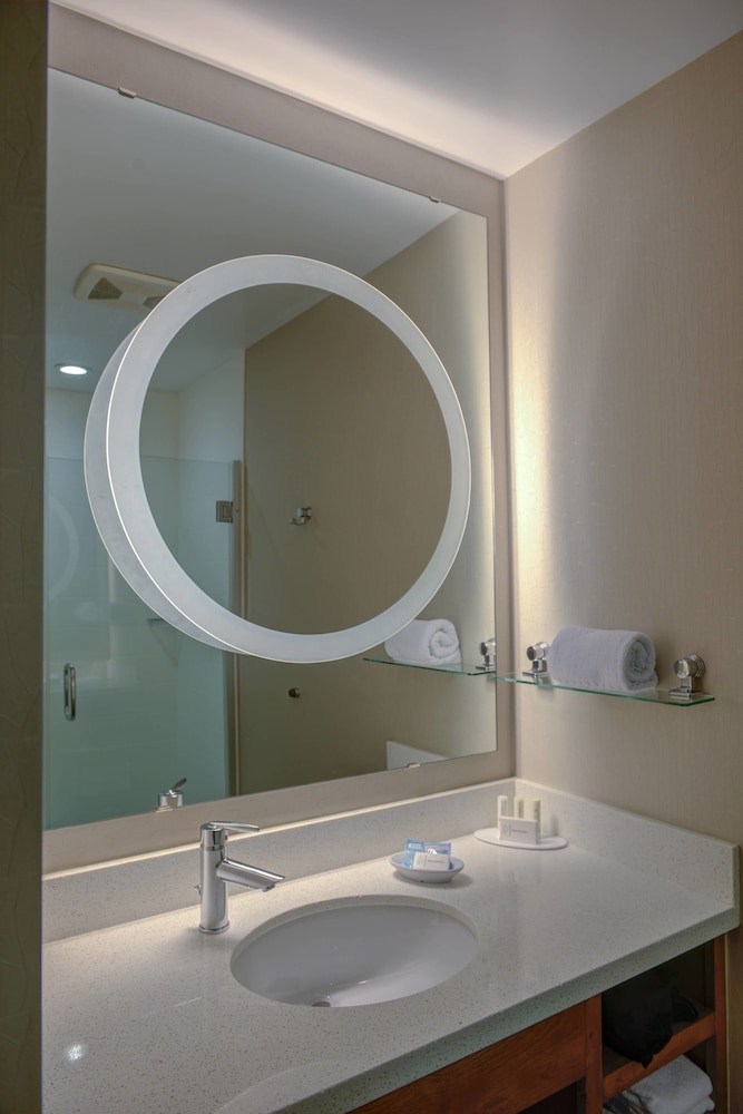 Studio, Multiple Beds (Mobility/Hearing Accessible, Tub) photo 2