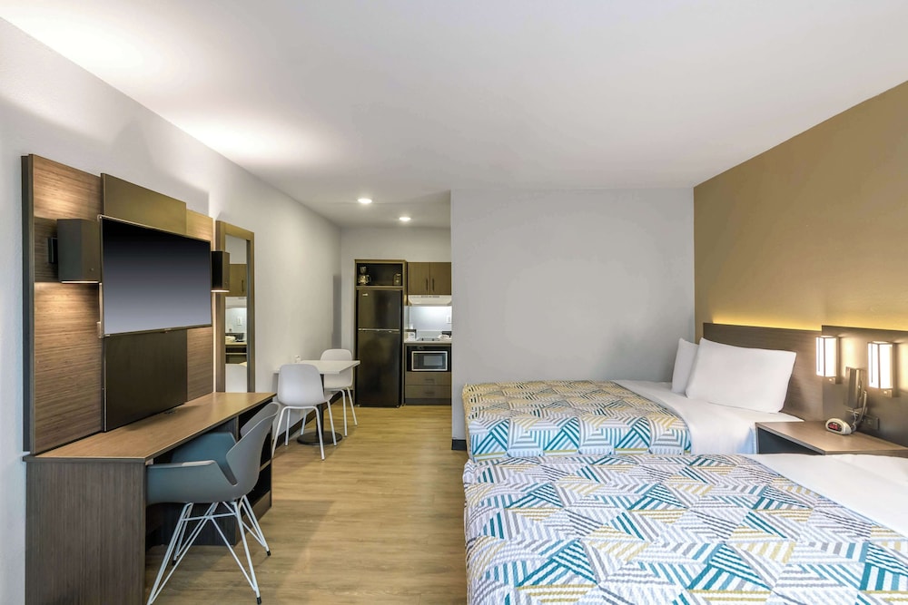 Standard Room, 2 Double Beds, Non Smoking, Kitchenette - Photo 3