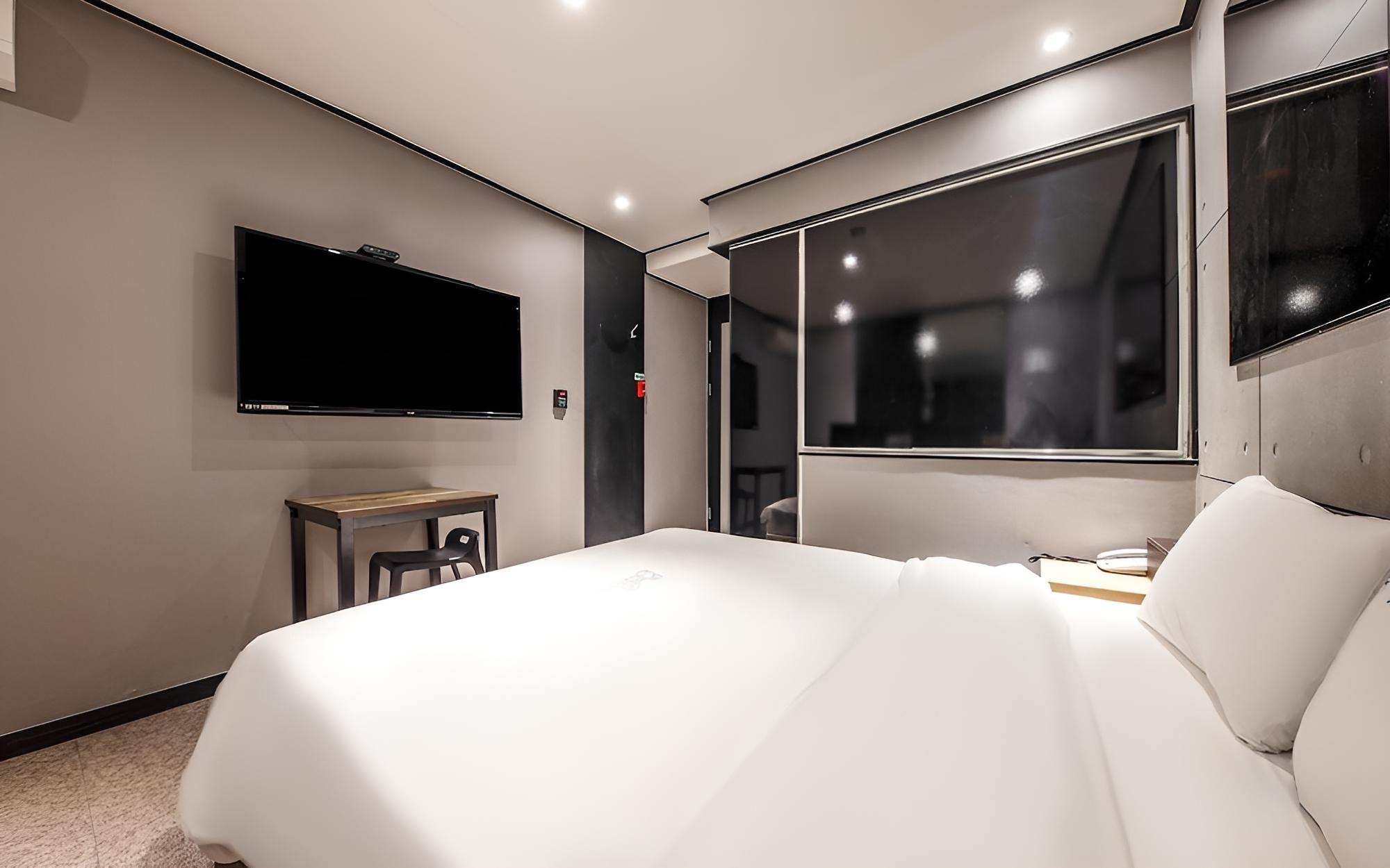 Room (2PC room (LOL Overwatch Netflix avail) - Photo 7