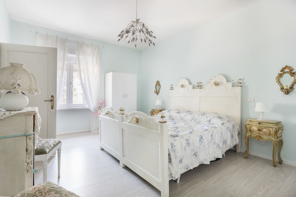 Apartment, 2 Bedrooms, Patio photo 1