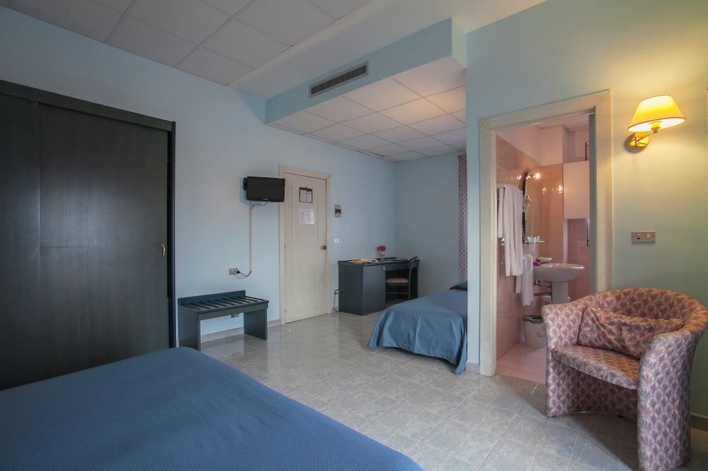 Triple Room photo 2