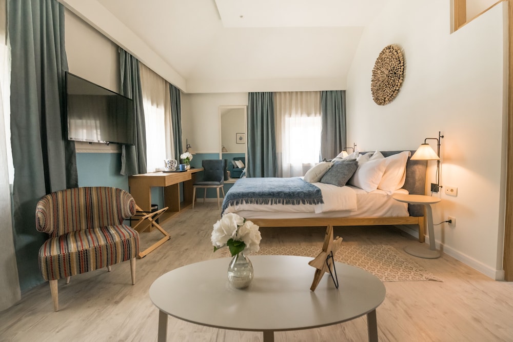 Deluxe Suite - Photo 1