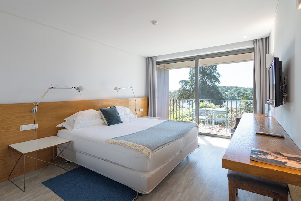 Classic Double Room, Balcony, River View photo 2