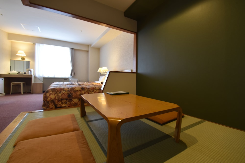 Compact Japanese-Western room, 2 Single Beds, Non Smoking - Photo 9