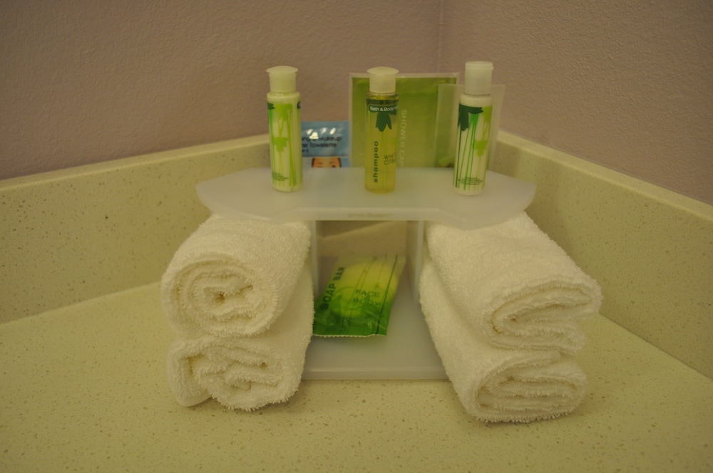 Room, 1 Queen Bed, Accessible (Hearing) photo 2