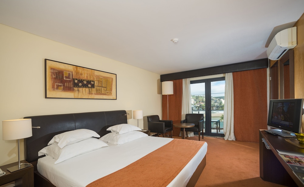 Twin Room, Sea View (Single Use) - Photo 2