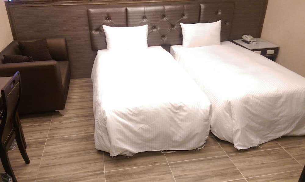 Economy Twin Room, No Windows photo 1