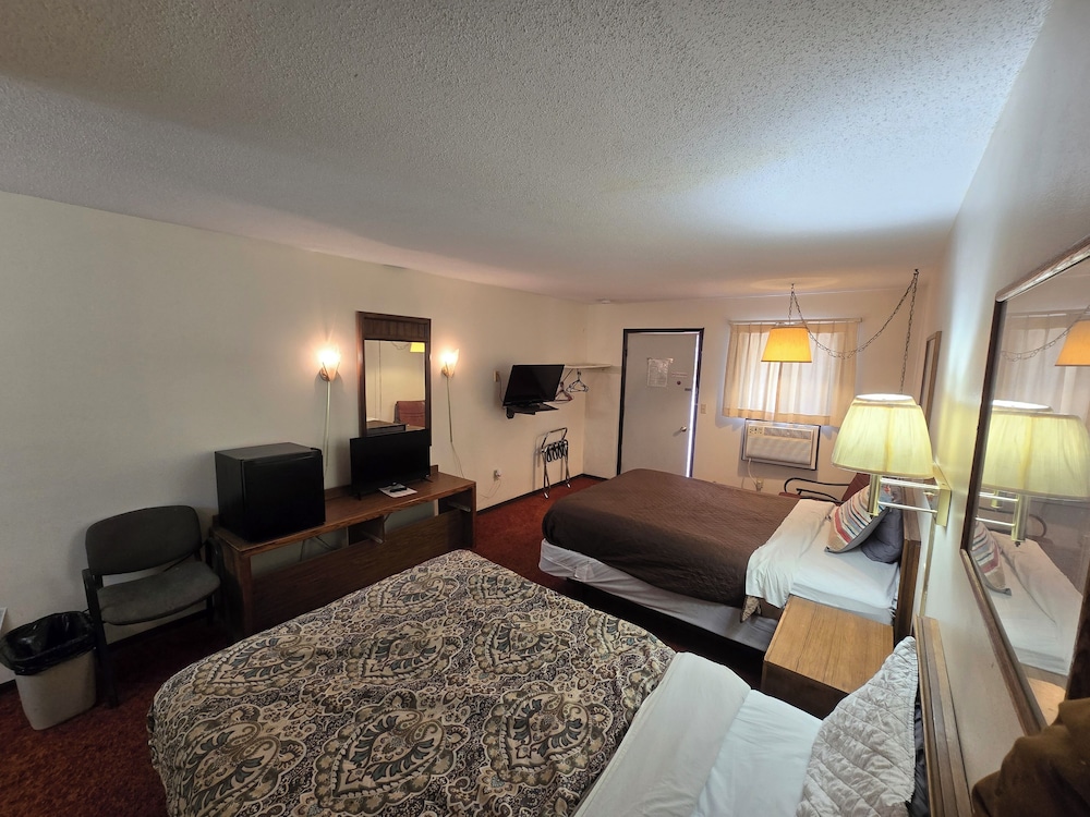 Room, 2 Queen Beds, Non Smoking - Photo 7