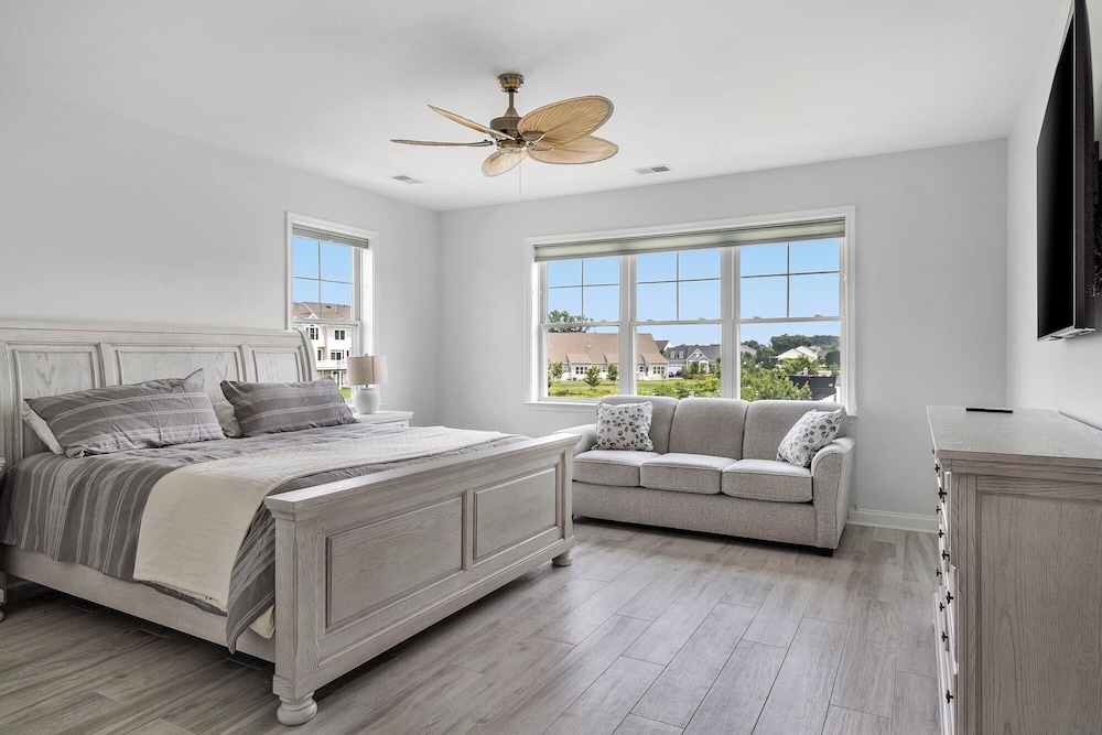 Condo, Multiple Beds, Balcony (Grande at Canal Pointe) photo 3