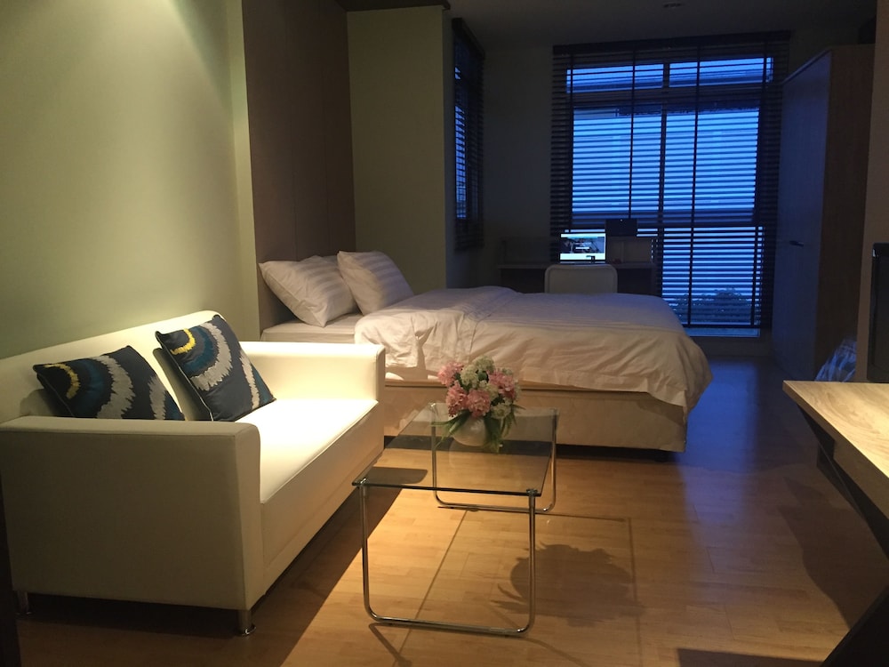 Room 602 photo 1