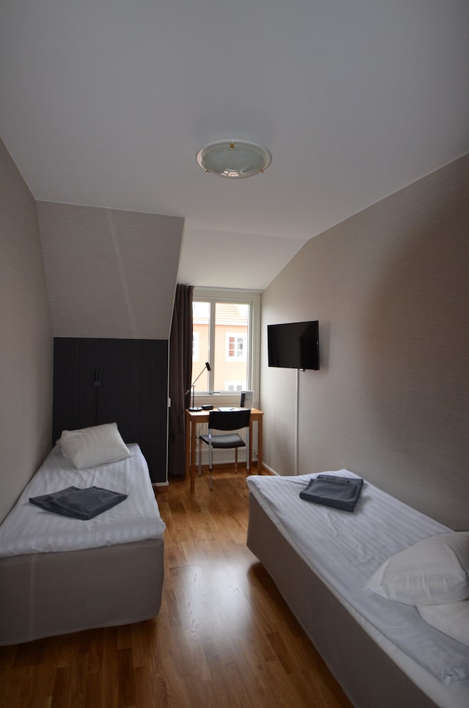 Standard Twin Room, Shared Bathroom photo 2