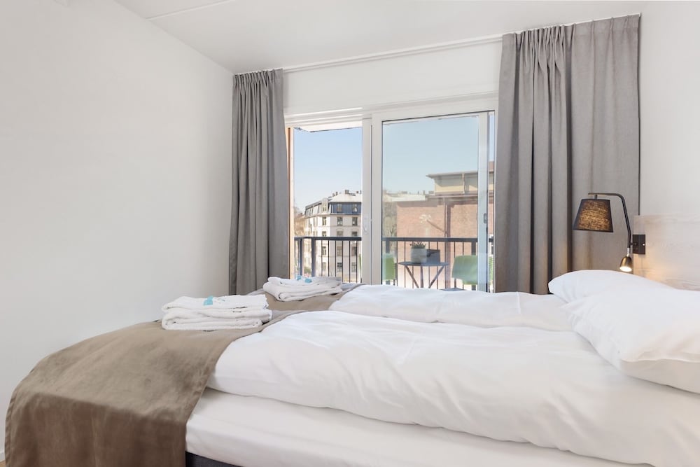 Business Apartment, 2 Bedrooms, Balcony photo 2