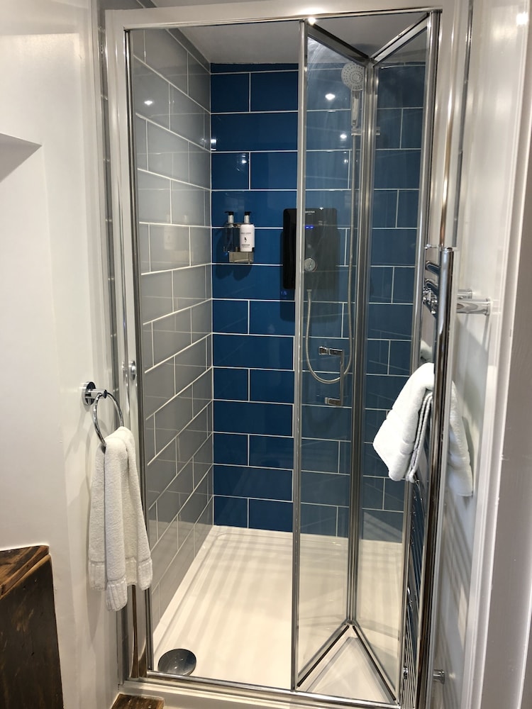 Standard Double Room, Ensuite - Photo 9