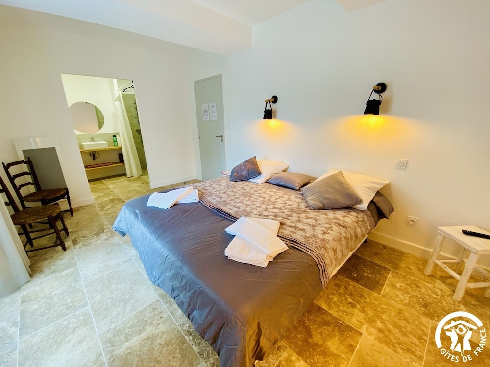 Chambre Confort Double ou avec lits jumeaux, accessible aux personnes à mobilité réduite (Mouline) - Photo 3