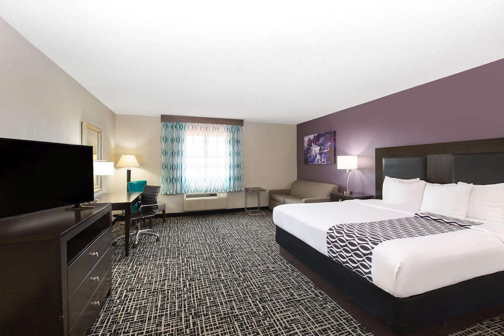 Deluxe Room, 1 King Bed, Non Smoking (Deluxe Executive Room) - Photo 1