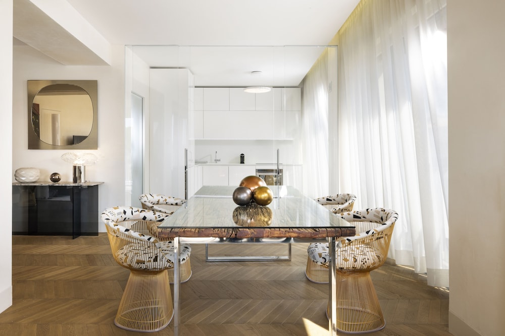 Presidential Suite (Colosseum View)