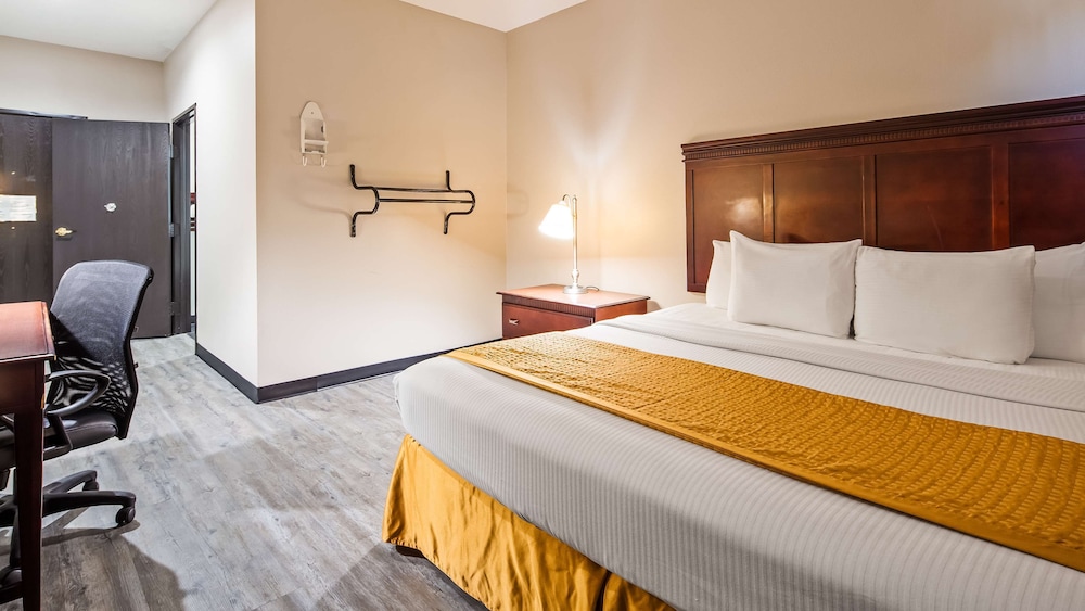 Standard Room, 1 King Bed, Non Smoking - Photo 4