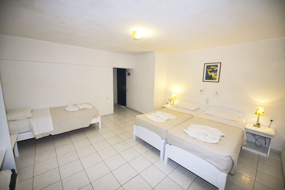 Standard Triple Room - Photo 11