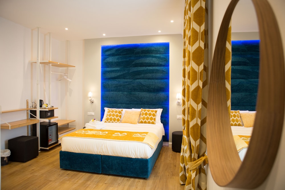 Superior Room (Queen) (Via Napoli 45) photo 3