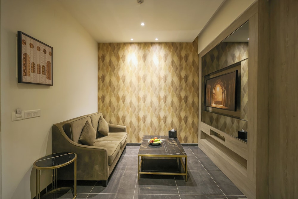Executive Two Bedroom Suite - Photo 12