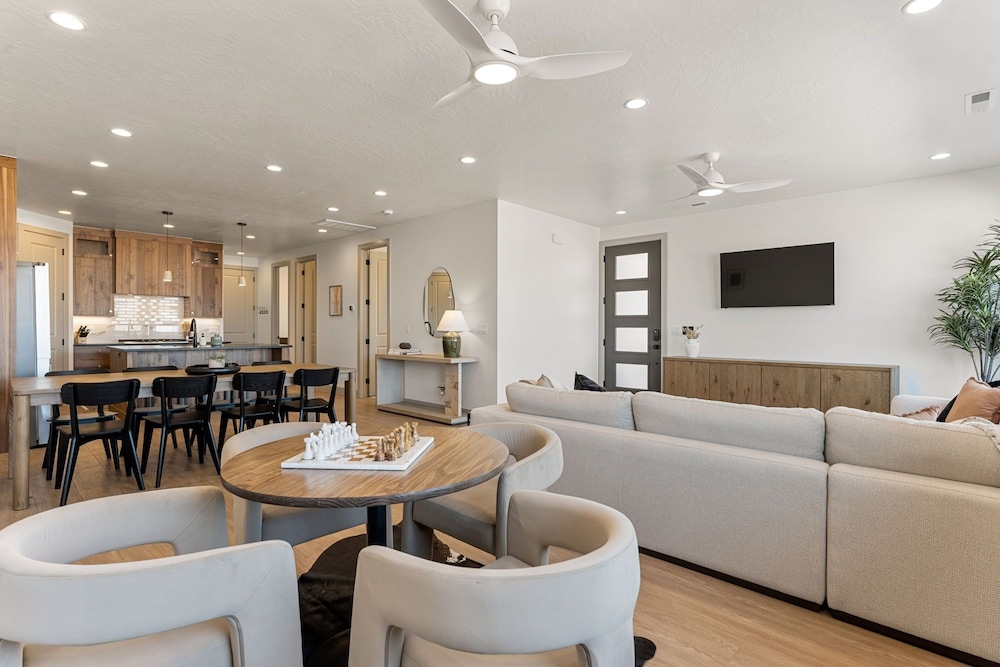 Townhome, 5 Bedrooms