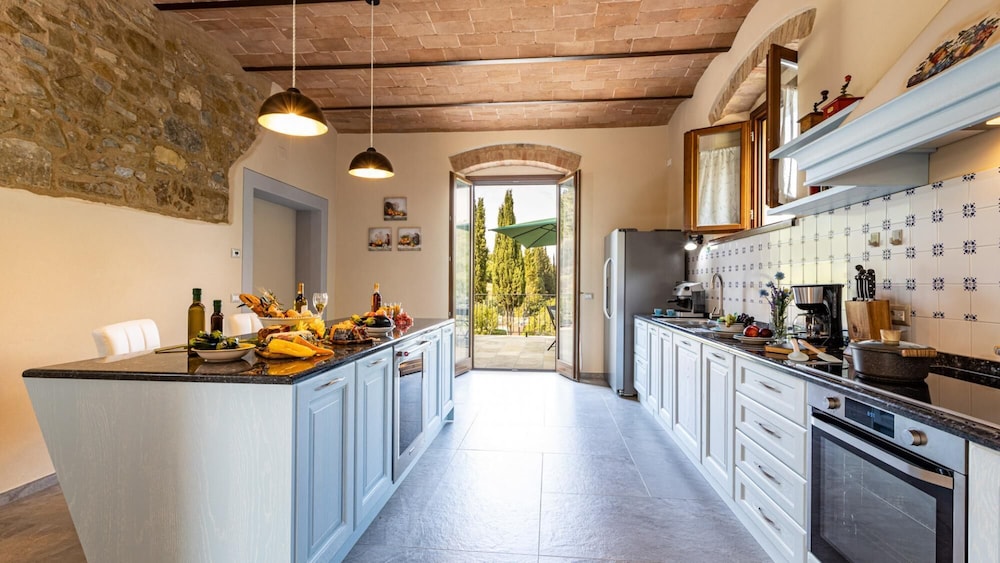 Villa photo 2