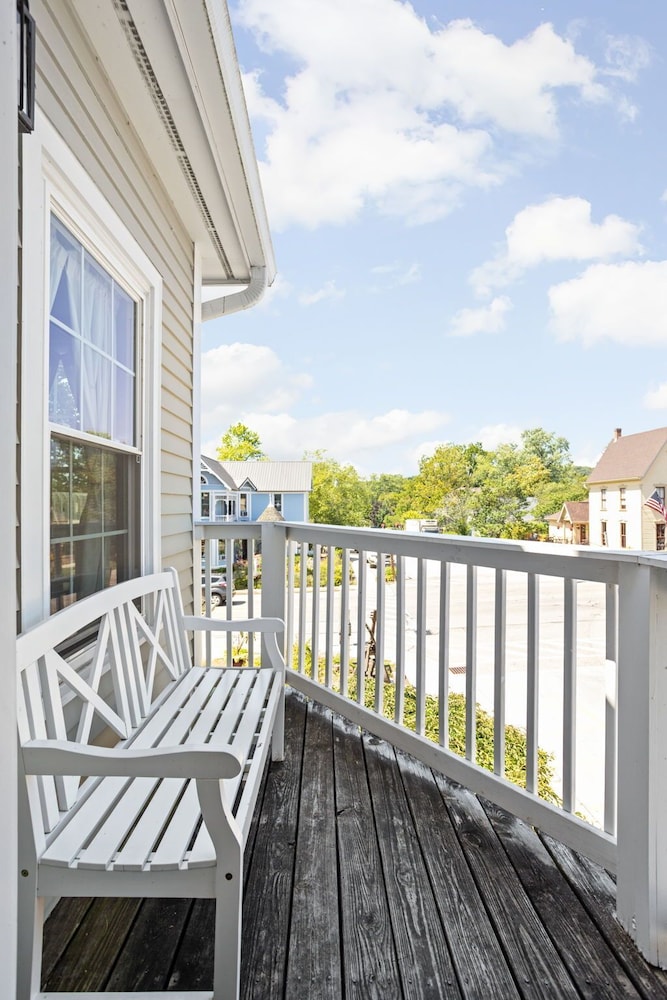 Grand Room, 1 Queen Bed with Twin Bed, Balcony photo 3