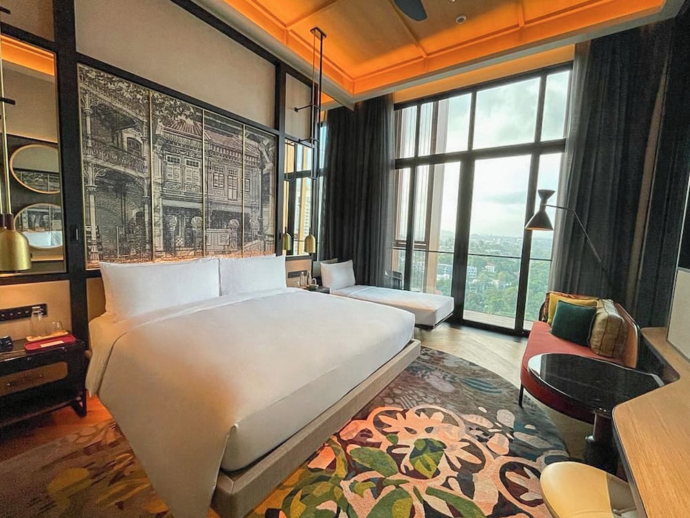 Deluxe King Room with One King Bed and Extra Bed (Non Smoking)