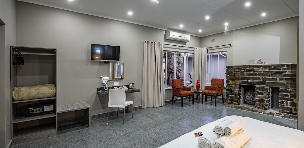Standard Double or Twin Room photo 3