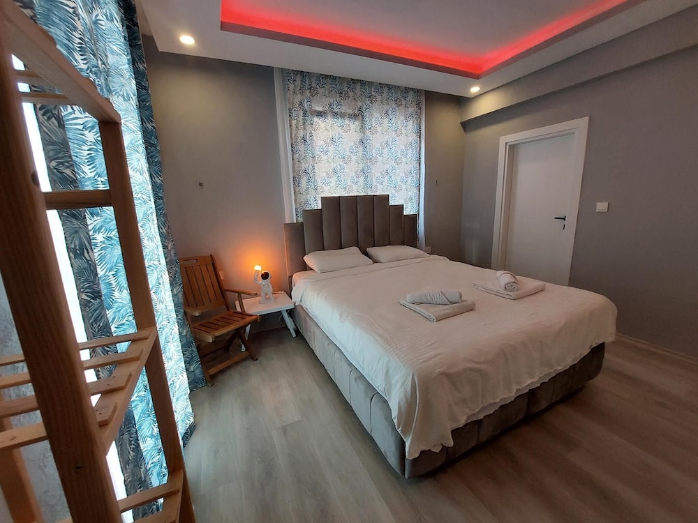Elite Room, 1 Queen Bed, Beachside photo 3