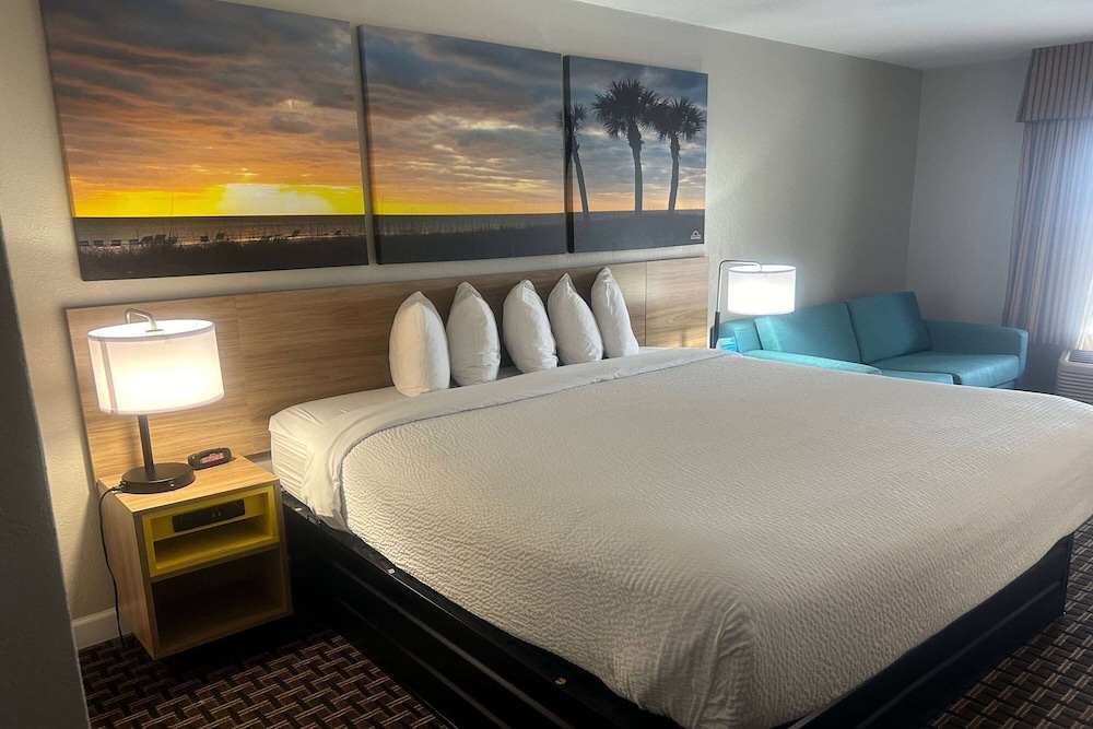 Business Room, 1 King Bed, Non Smoking - Photo 7