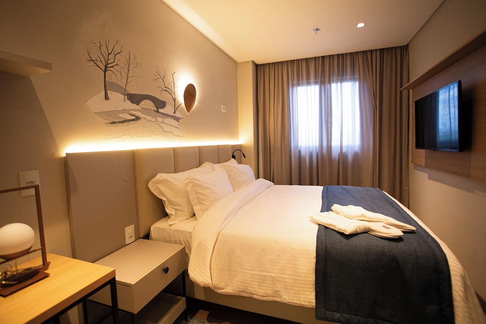 Deluxe Suite, Mobility Accessible photo 1