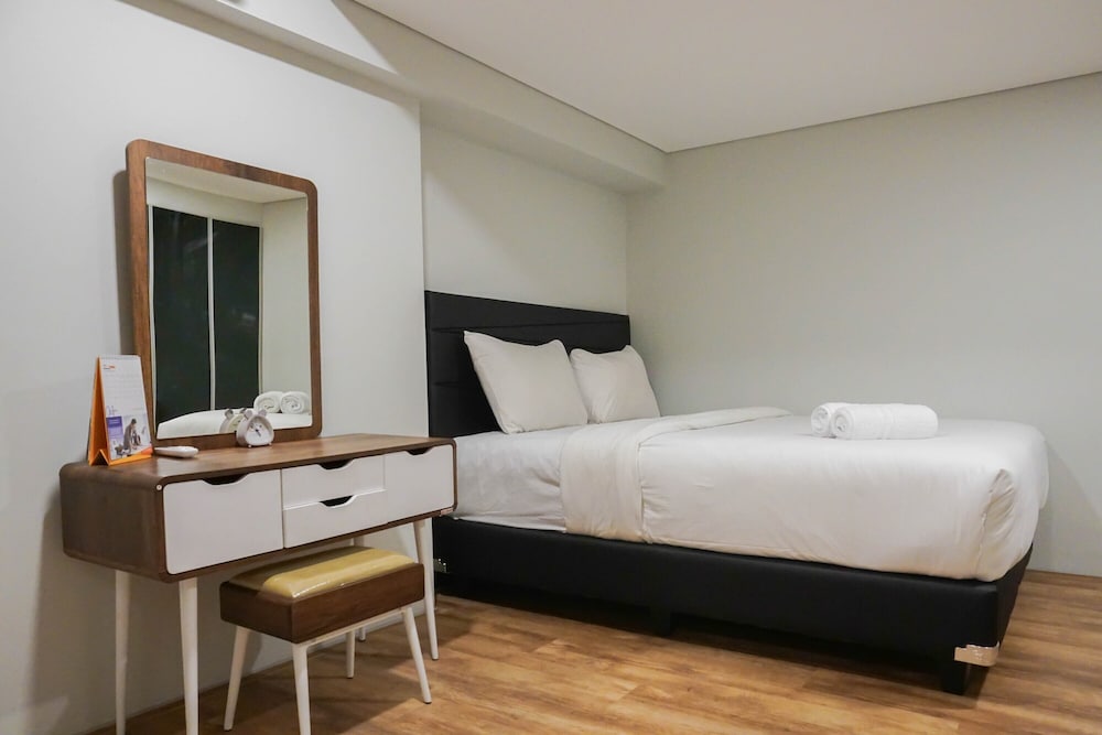 Room - Photo 15