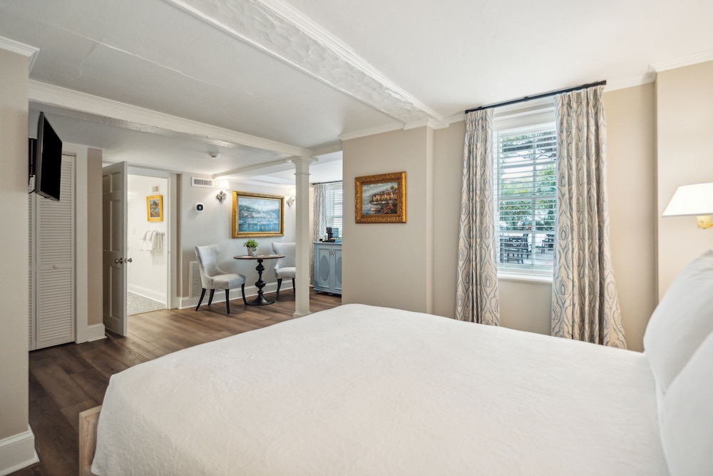 Traditional Room, 1 Queen Bed, Accessible, Ground Floor (Pet Friendly) photo 3