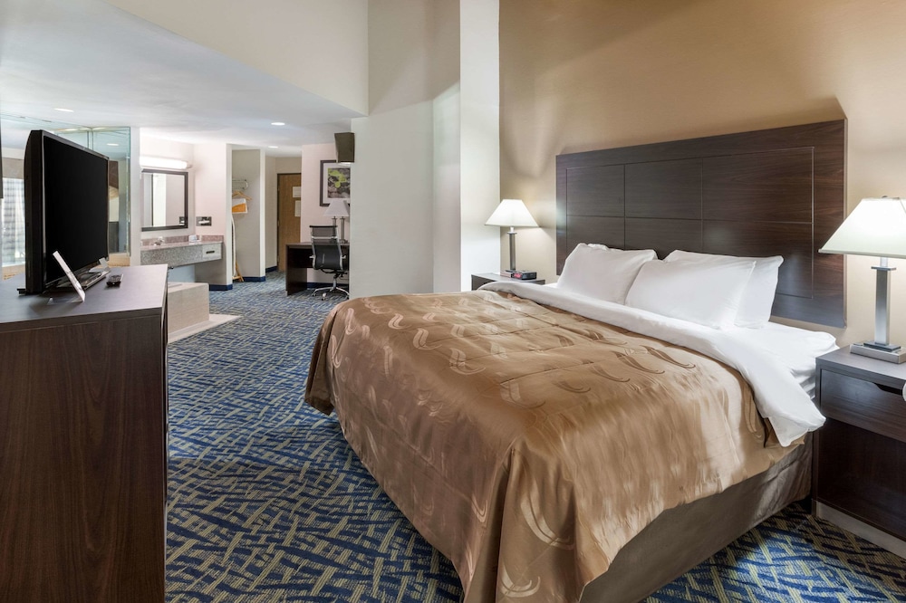 Suite, 1 King Bed, Non Smoking - Photo 1