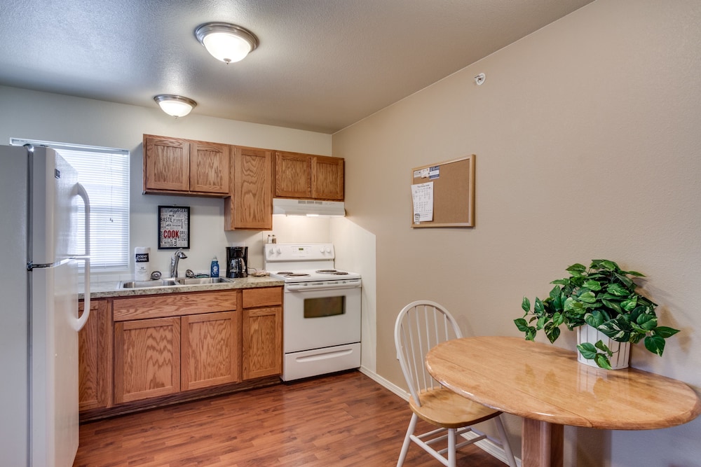 One Bedroom Queen Suite