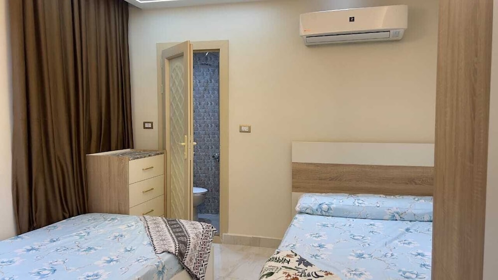 Family Apartment, 3 Bedrooms, Sea View photo 3