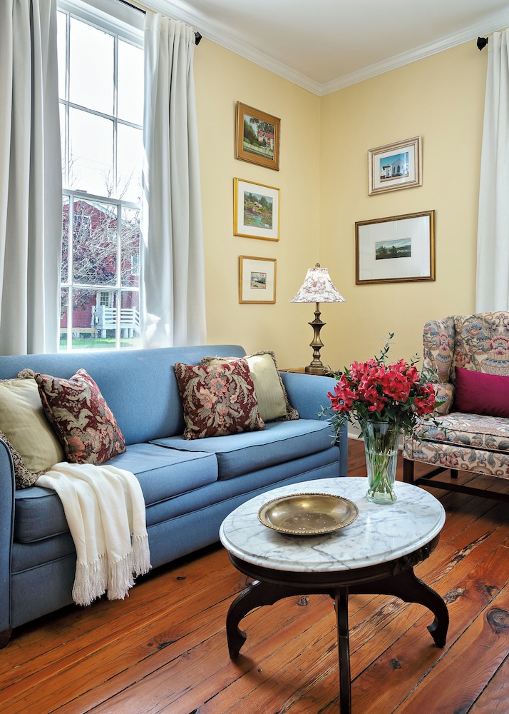 Traditional Suite, 1 King Bed with Sofa bed (Tillie Bond Suite) photo 2