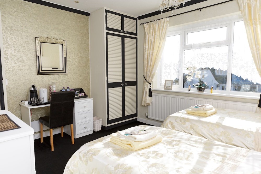 Twin Room (Orchid Room) photo 2