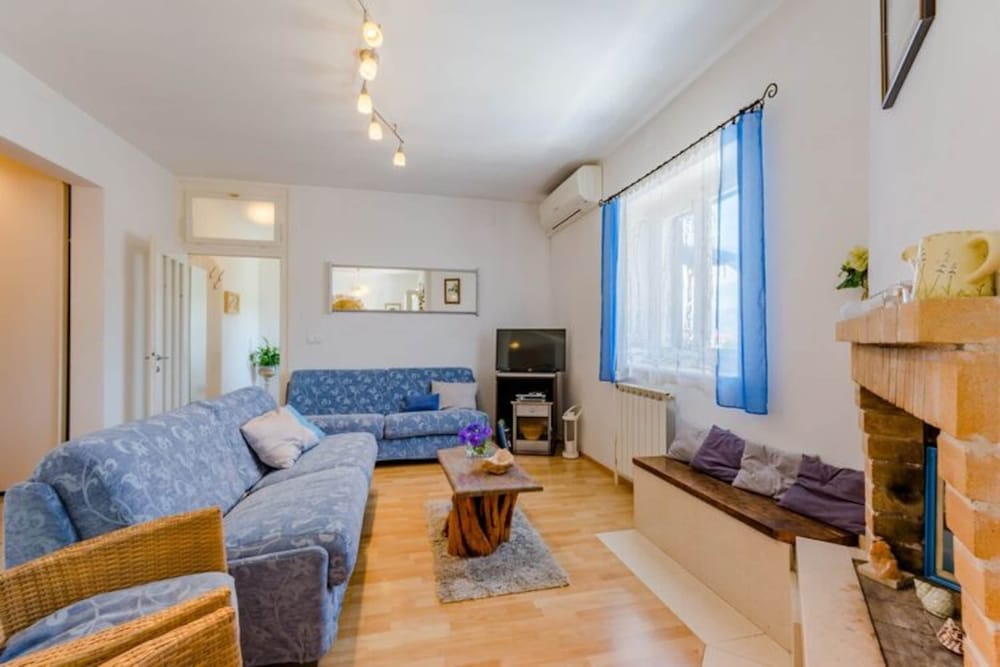 Villa photo 1