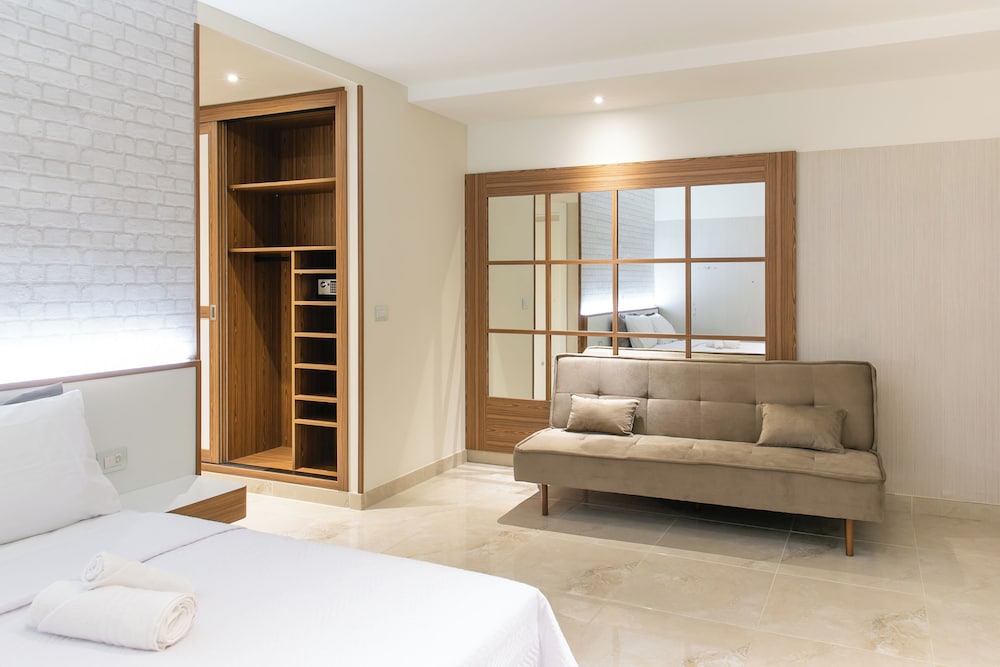 Deluxe Suite - Photo 1