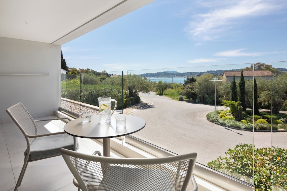 Executive Suite, 1 Bedroom, Bay View thumbnail 5
