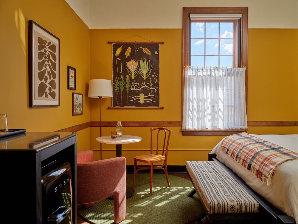 Standard Room, 1 King Bed photo 1