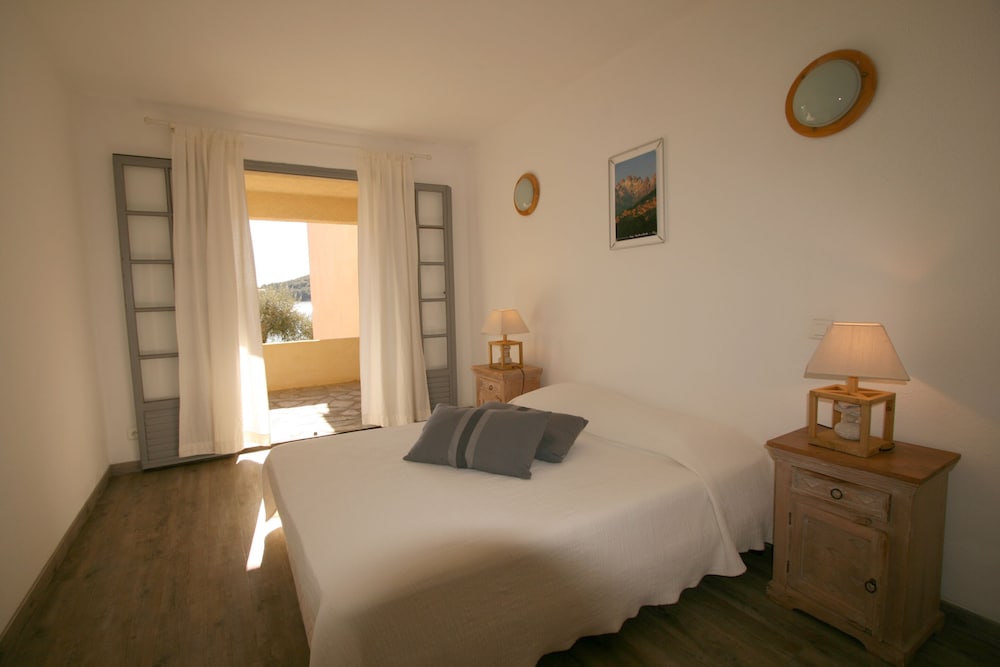 Basic Apartment, 3 Bedrooms, 2 Bathrooms, Sea View (RCV)