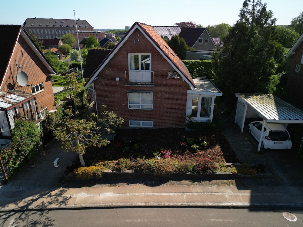 City Apartment, 2 Double Beds, Garden View, Garden Area photo 1