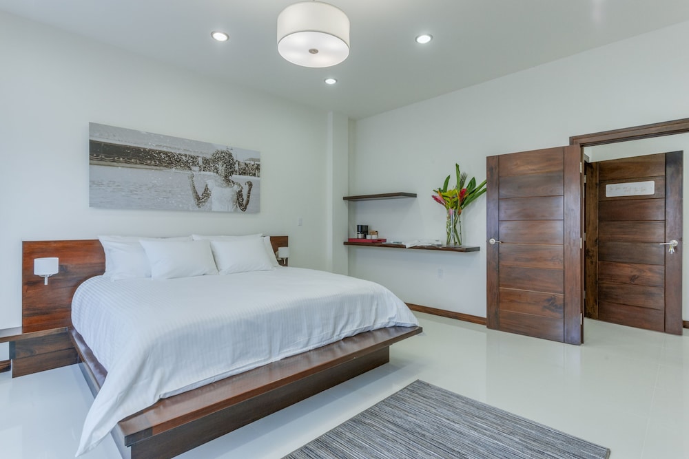 Luxury Suite, 1 Bedroom, 1 King Bed, Kitchenette